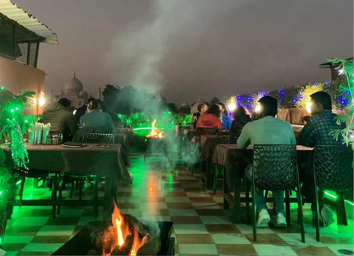 ** בית הארחה אגרה Saniya Palace הודו